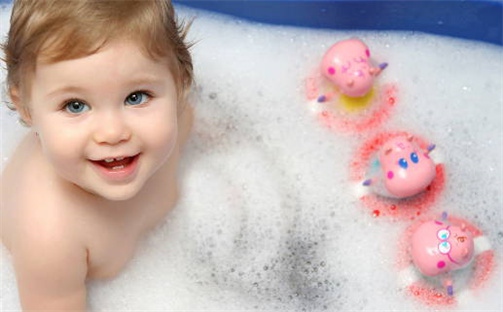 杨姓2026年04月21日出生的女孩子取什么名字好？八字五行取名分析